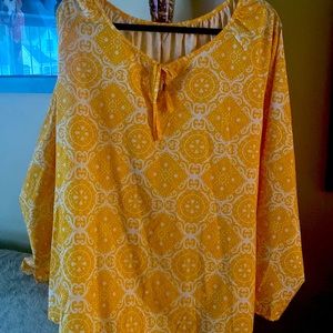 Woman’s yellow and white flowy top
